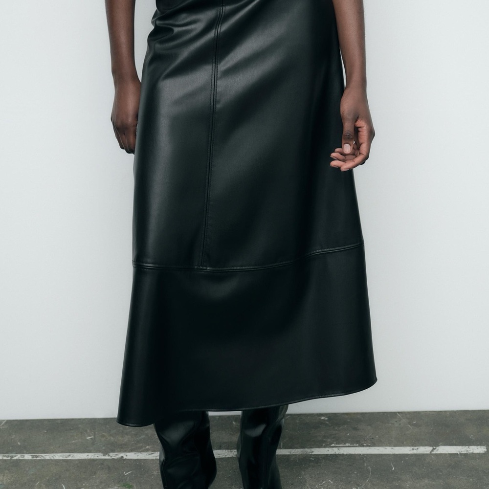 Zara Black A-Line Leather Skirt with Buckle - Picture 5 of 5
